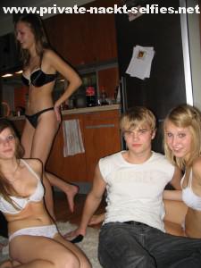 teen party in unterwaesche sexy teens fast nackt auf einer privaten party